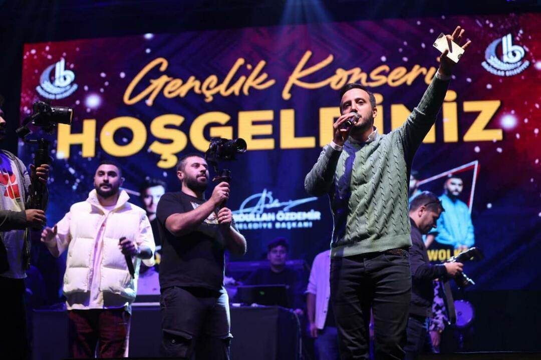Mustafa Ceceli szélként fújt a Bağcılar-i Ifjúsági Koncerten!