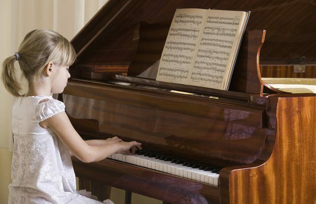 Milyen korú gyermekek játszhatnak hangszereket?