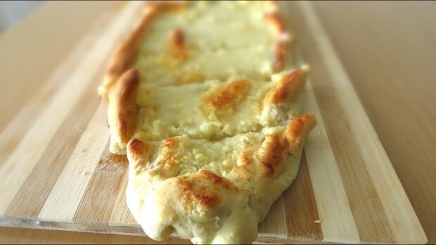 Hogyan készítsünk Elazig stílusú sajt kenyér desszertet?