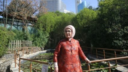 Nezahat Gökyiğit első asszony a botanikus kertben!