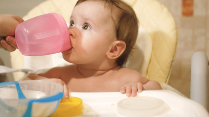 Mikor adnak vizet a babáknak? Adhat-e vizet a tápszerrel táplált csecsemő a kiegészítő táplálékra való áttérésben?