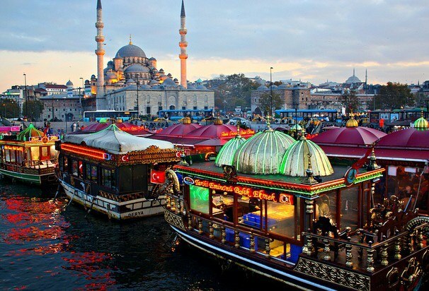 Gazdasági és friss halcímek Isztambulban