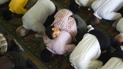 El kell-e vinni a gyermekeket a tarawih imabe?