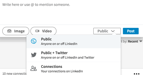 Ha egy LinkedIn bejegyzést bárki számára láthatóvá kíván tenni, válassza a legördülő listából a Nyilvános lehetőséget.