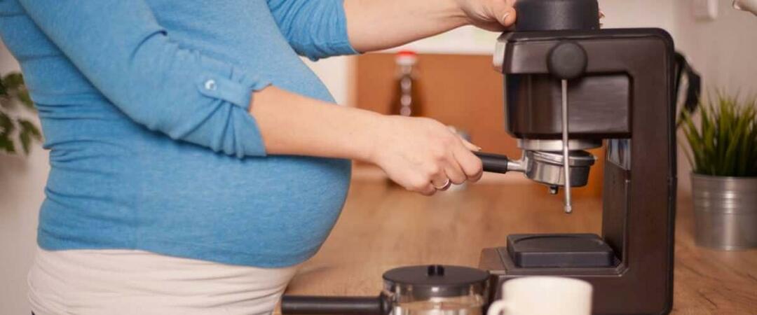 Napi fél csésze kávé terhesség alatt 2 cm-rel csökkenti a gyermek magasságát