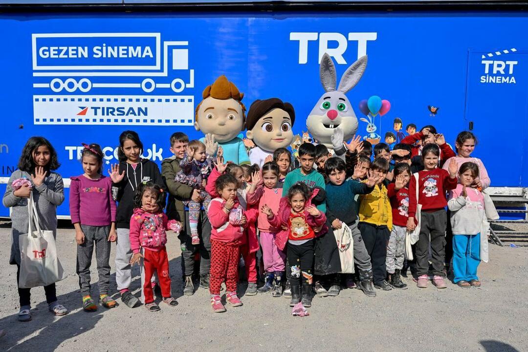 A TRT Gezen Cinema mosolyt csalt a földrengés áldozatainak arcára