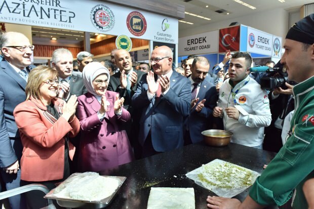 Erdoğan elsőlány meglátogatta a Gaziantep fülkét