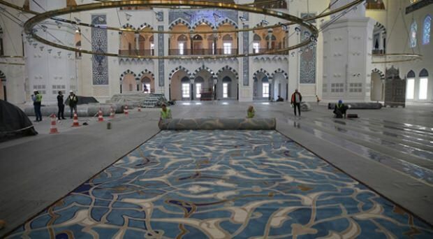 A Çamlıca mecset szőnyegeit leraktuk