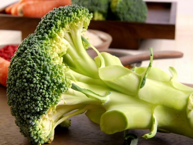 Milyen előnyei vannak a brokkolinak? Mire jó a brokkoli? Mit csinál a brokkoli juice?