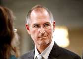 Steve Jobs lemond az Apple vezérigazgatói posztjáról