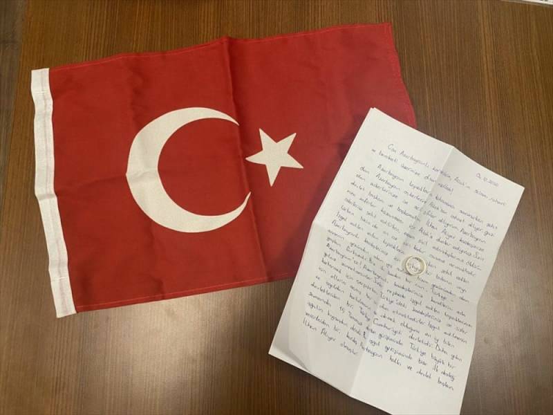 Tanár házaspár eljegyzési gyűrűt küldött Azerbajdzsán támogatására