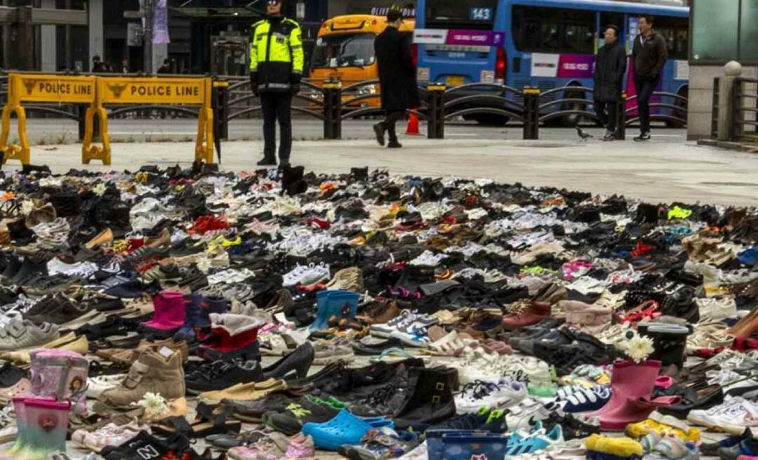Emberi lecke Dél-Koreából! Több száz cipőt sorakoztattak fel a Palesztina felé vezető tereken