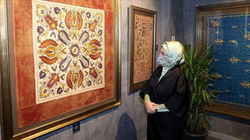 Erdoğan first lady ellátogatott a "Szívet érintő öltés" kiállításra!