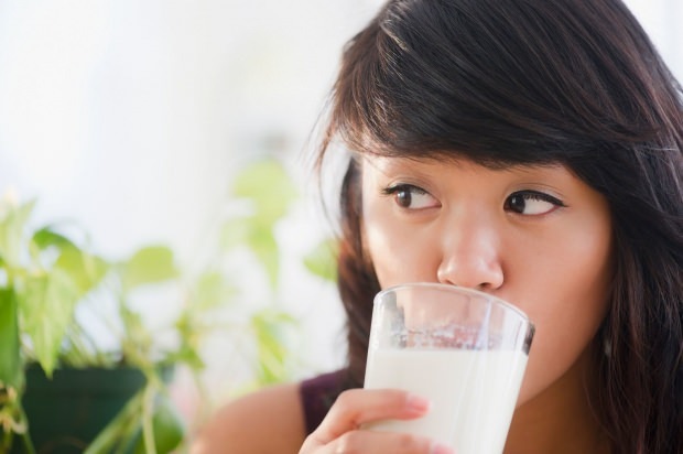 Gyengíti-e a tejfogyasztás alvás előtt? Állandó és egészséges fogyókúra