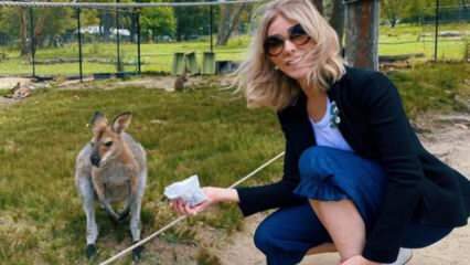 Zerrin Tekindor színésznő saját kezével etetett kengurut!