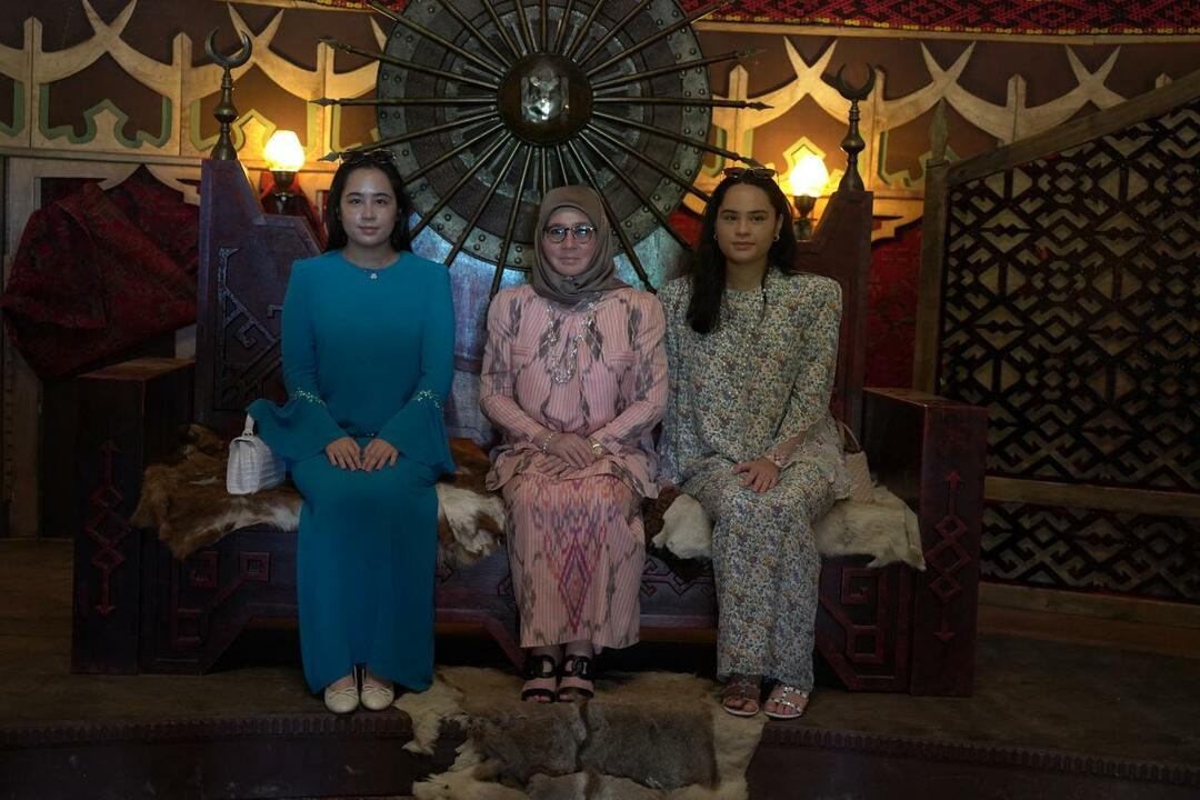 Malajzia királynője meglátogatta az Establishment Osman - News 7 CULTURE című tévésorozat forgatását