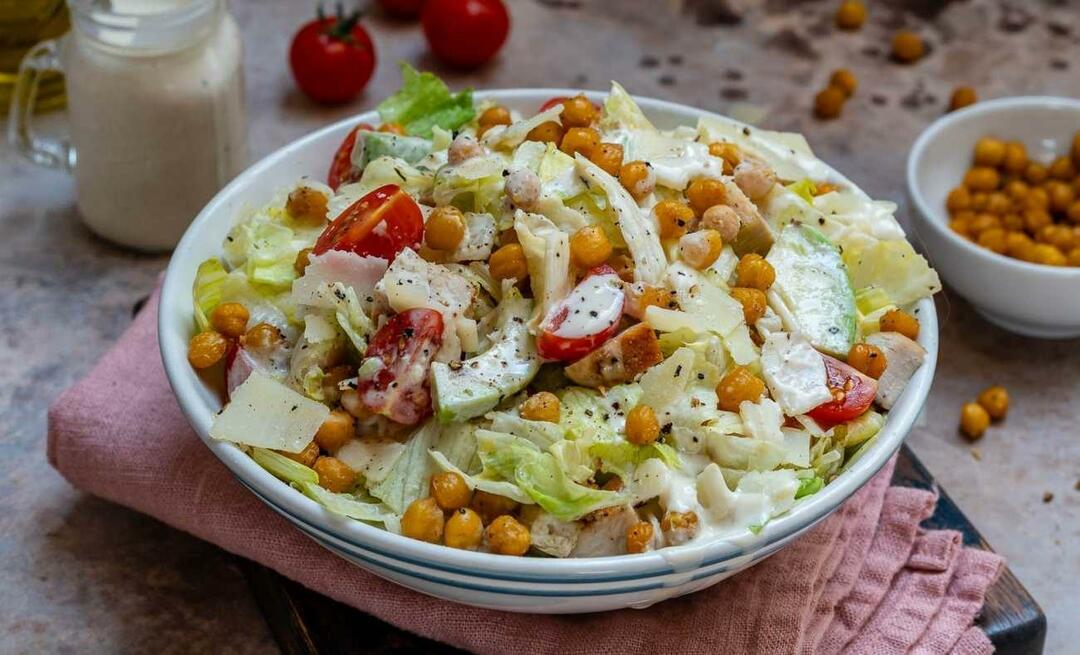 Honnan származik a Caesar (Caesar) saláta? Hogyan készítsük el a legegyszerűbb cézár salátát?