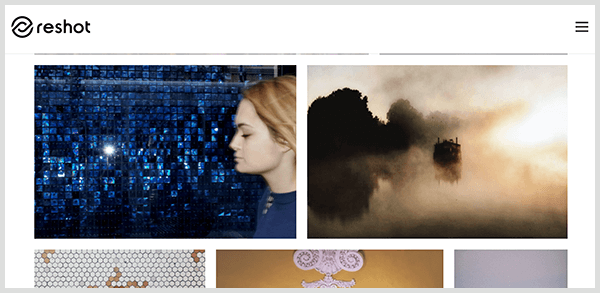 A Reshot stock fotó webhely, gondozott képekkel. A Reshot weboldal fotóalbumának képernyőképe tartalmazza a szőke hajú fehér nő arcát az irizáló kék csempe előtt és a ködös tájat, körvonalas fákkal.