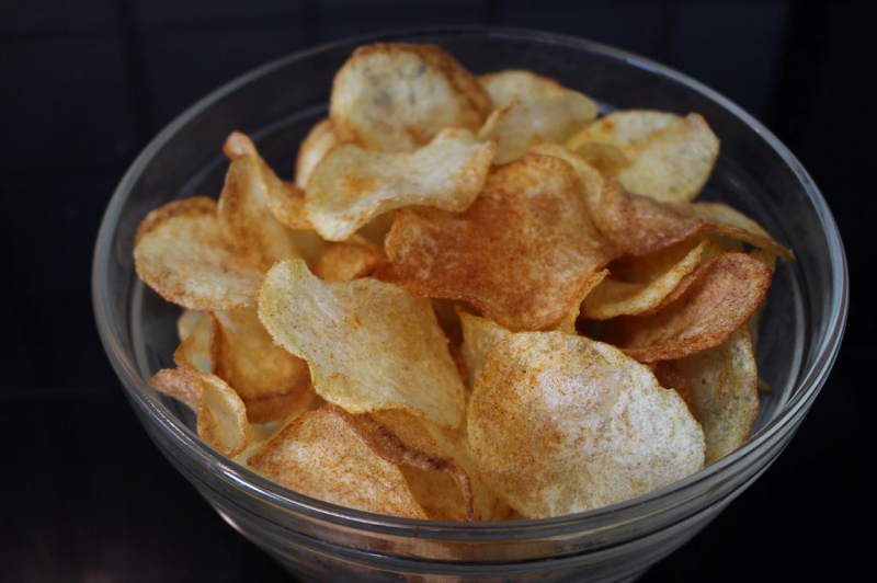 Hogyan készítsünk burgonya chipset otthon? Mi az egészséges chips recept? Trükkök otthon chipek készítéséhez