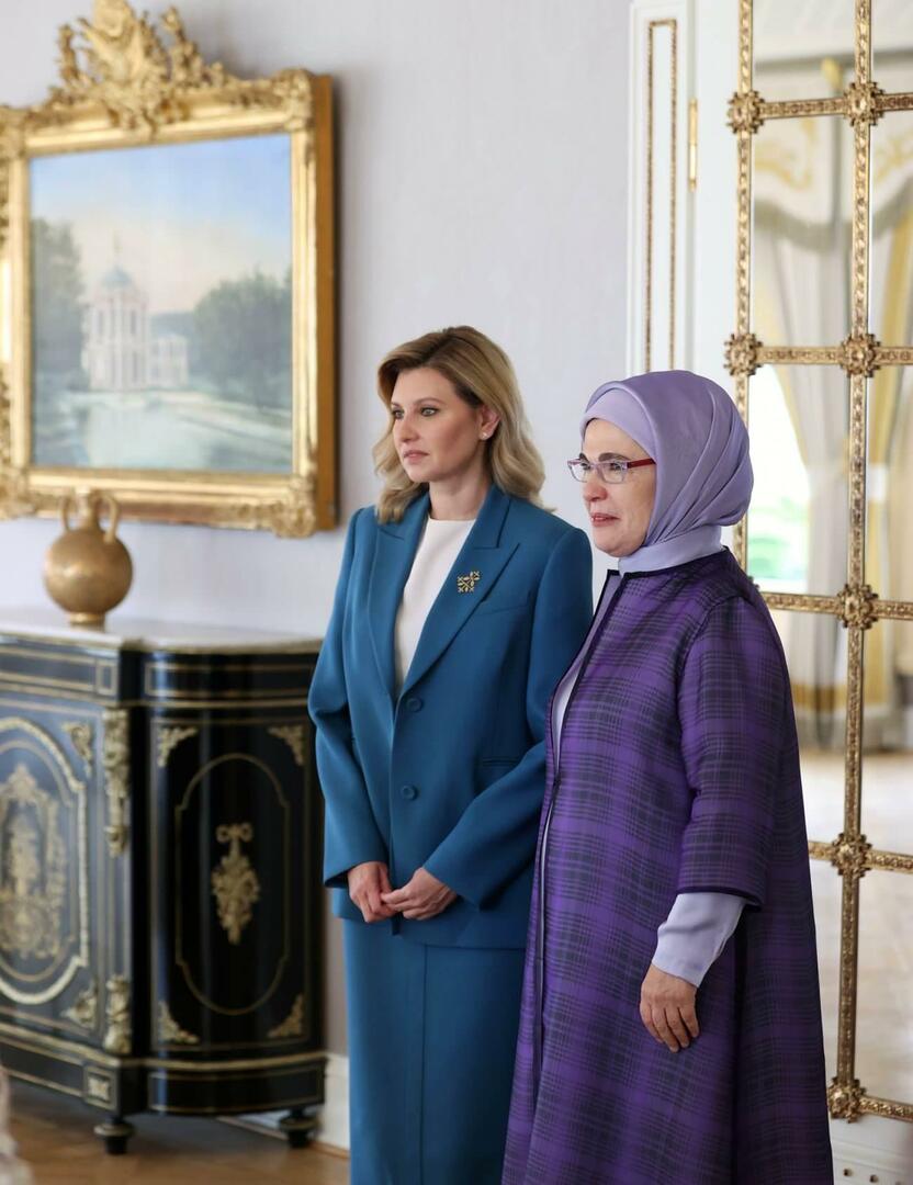 Emine Erdoğan látta vendégül Olena Zelenskaját, az ukrán elnök feleségét