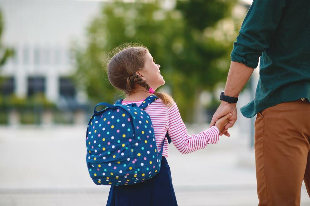 Hogyan kell kezelni a gyerekeket az első tanítási napon?
