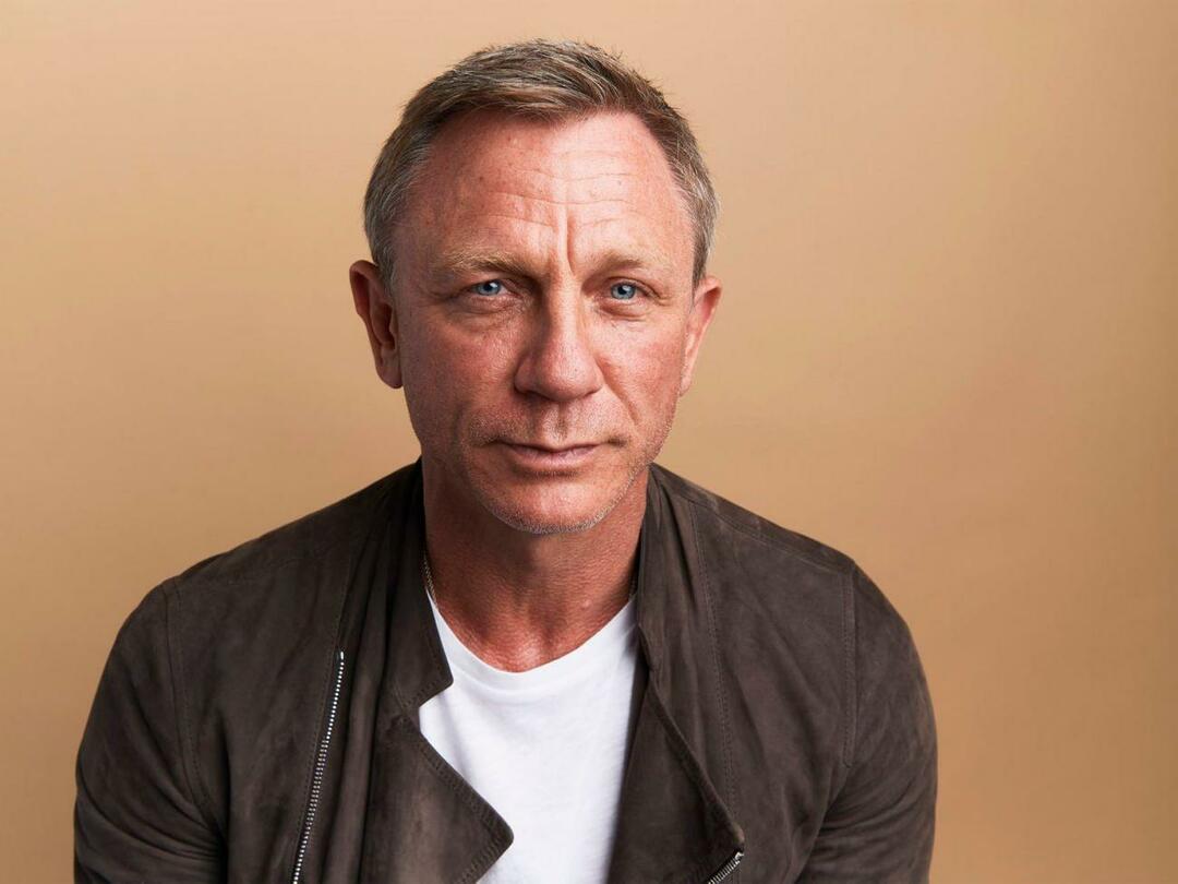 Daniel Craig pénzt gyűjt a földrengés áldozatainak