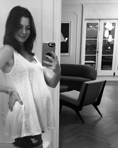Anne Hathaway második alkalommal terhes