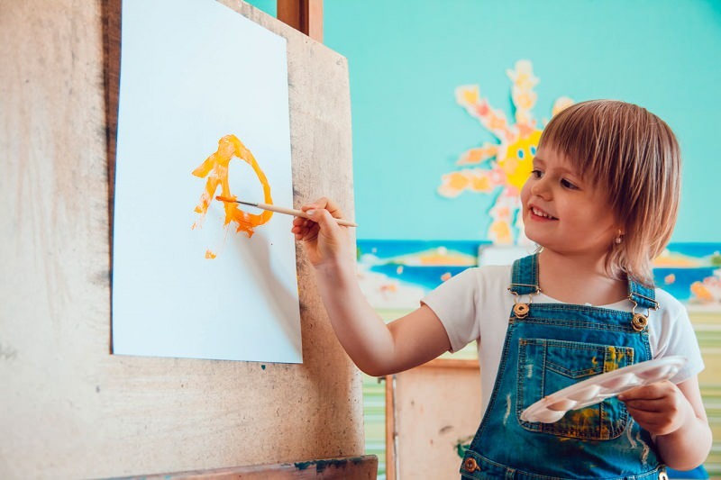 Hogyan tanítsuk meg a gyermekeket a festészetről? Akvarell tevékenységek otthon! Természetes akvarell készítés