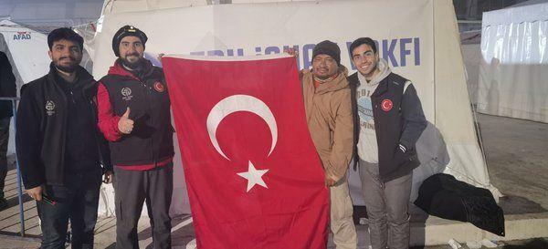 Karol Jair Correa Lopezt török ​​zászlókkal küldték ki