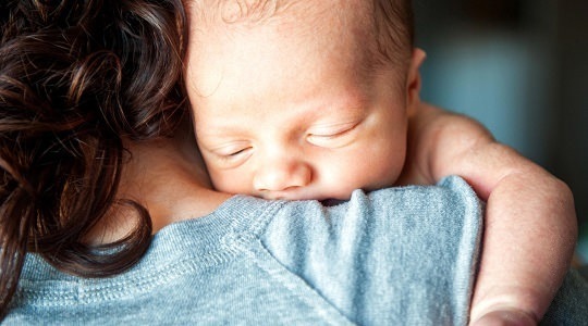 Miért pirul a csecsemők szeme, mit kell tenni?