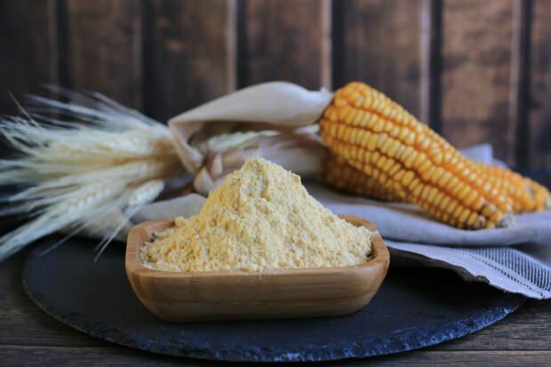 Milyen előnyei vannak a kukoricalisztnek a bőrre? Hogyan készítsünk kukoricaliszt-maszkot?