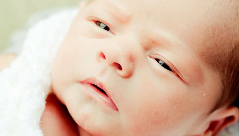 Mikor világossá válik a csecsemők szemszíne? Mikor határozzák meg a csecsemők szemszínét?