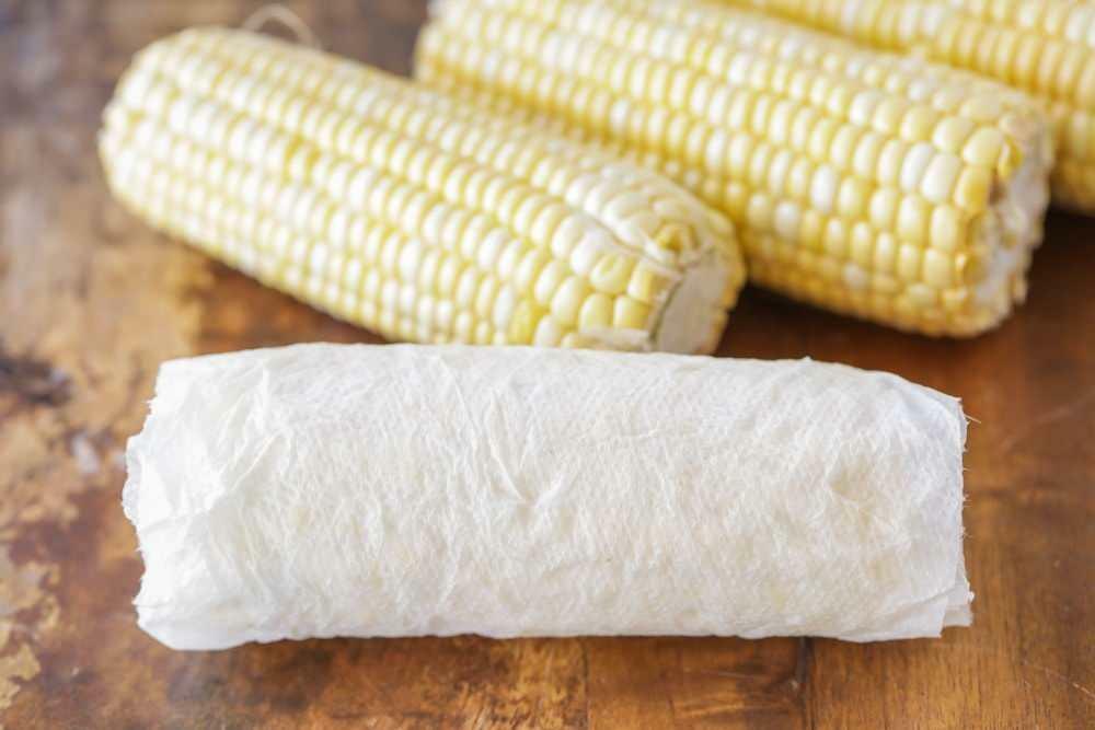 Hogyan kell főzni a kukoricát a mikrohullámú sütőben