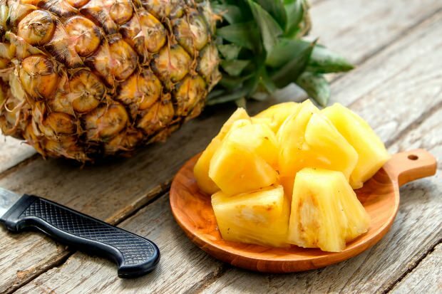 Milyen előnyei vannak az ananásznak és az ananászlének? Ha iszik egy normál pohár ananászlevet?