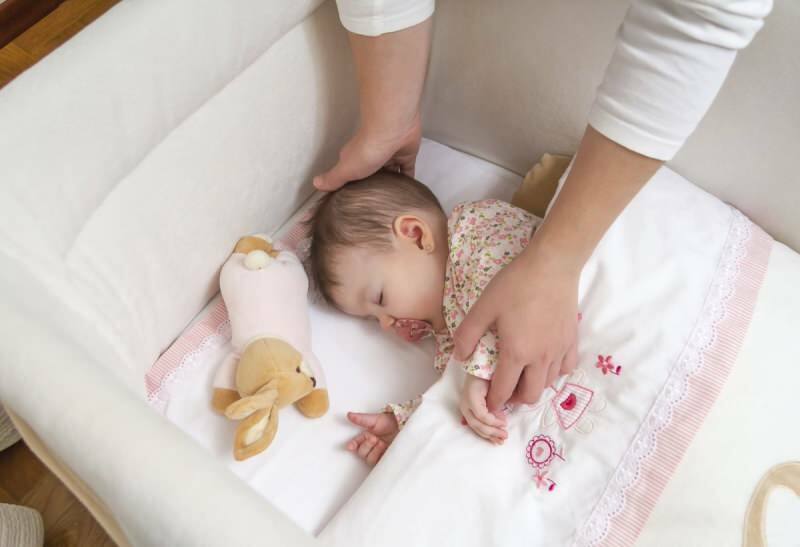 Betéti módszerek újszülöttek számára! A babákat oldalra kell fektetni?