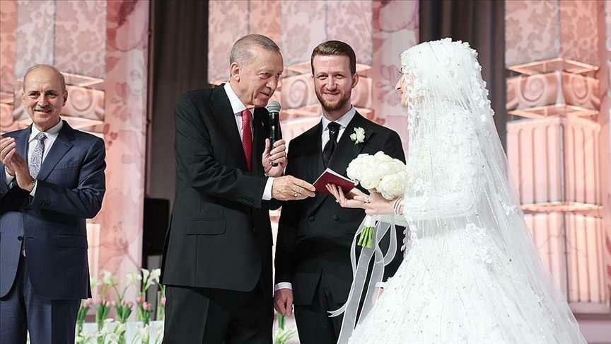 Erdoğan elnök tanúja volt unokaöccse, Osama Erdoğan esküvőjének
