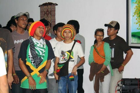 indonéz pártlátogatók