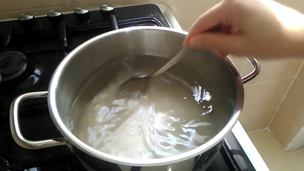 Hogyan készül az édes serpenyő? Forróan öntik az édes szirupot?