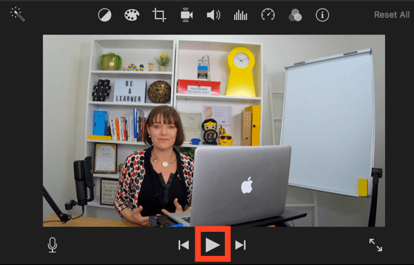 Kattintson a Lejátszás gombra a videó előnézetének megtekintéséhez az iMovie alkalmazásban.