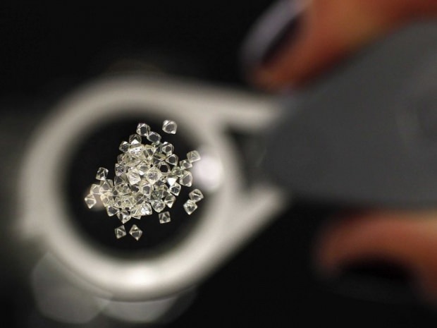Hogyan lehet megérteni a hamis gyémántokat?