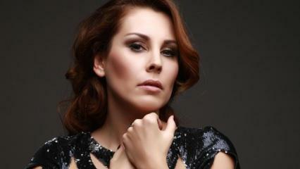 Funda Arar énekesnő botox arcával hívta fel magára a figyelmet
