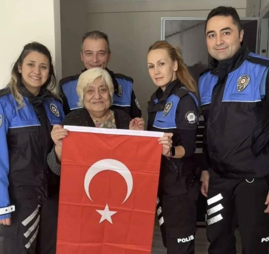 Nazan Çim és a rendőrcsapatok meglepetése