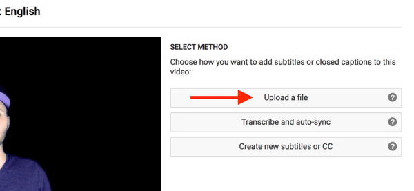 Válassza a Fájl feltöltése lehetőséget az SRT feliratok feltöltéséhez a YouTube-videójához.