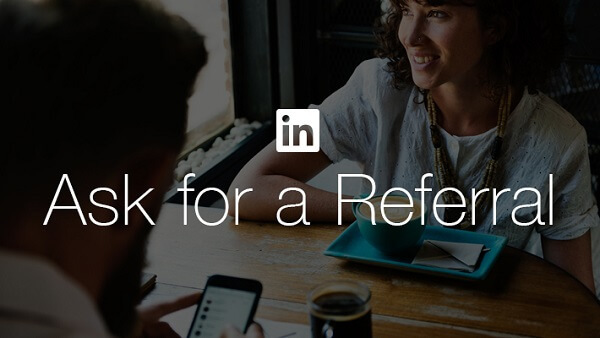  A LinkedIn megkönnyíti az álláskeresők számára, hogy kérjenek beutalót egy barátjuktól vagy kollégájuktól a LinkedIn új Referral kérése gombjával.