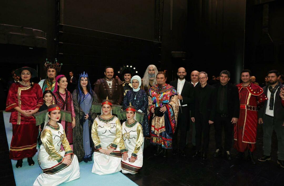 Emine Erdoğan a Turandot-operát nézte
