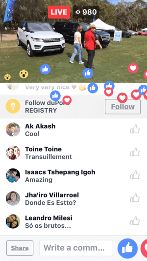 A Facebook Live közvetítés során a képernyőn láthatja a felhasználók megjegyzéseit és reakcióit.