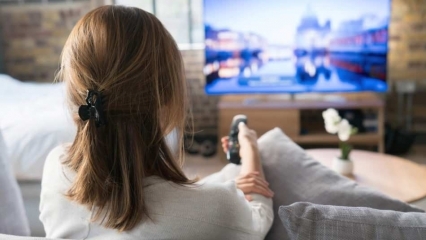 Televíziós műsorok sugárzott közvetítése azok számára, akik otthon maradnak