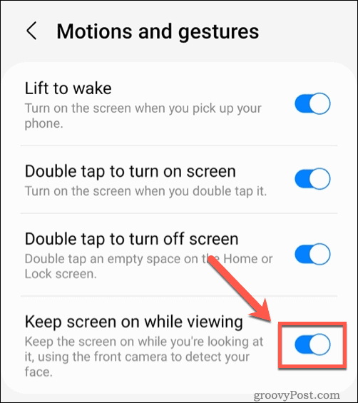 A képernyő bekapcsolva tartása funkció engedélyezése megtekintés közben Samsung telefonokon