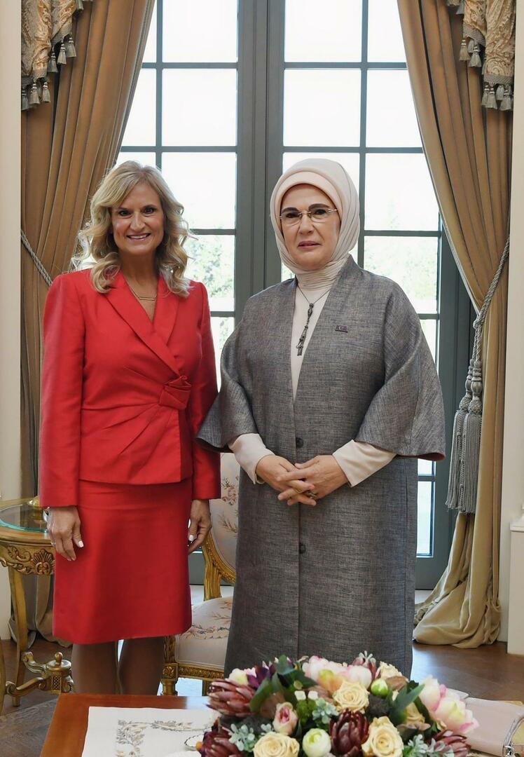 Emine Erdoğan találkozott Cheryl Flake amerikai ankarai nagykövet feleségével
