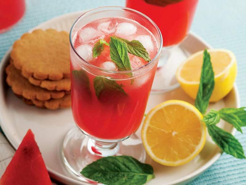 Hogyan készíthetjük a legegyszerűbb görögdinnye limonádét? Ízletes görögdinnye limonádé készítésének kulcsa